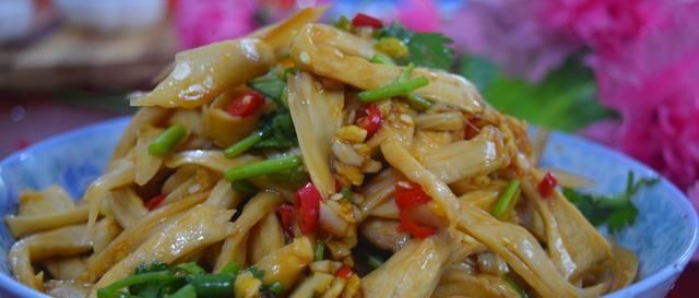 美食教程|杏鲍菇别炒着吃,教你新吃法,不炒不炖不做汤,上桌就扫光,香