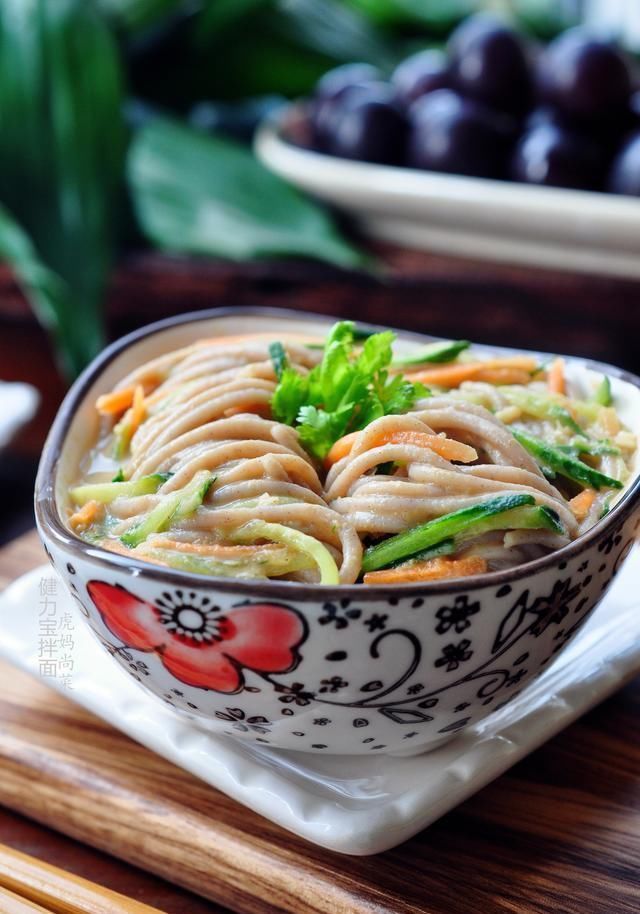 调味料|三伏天,我家爱吃这4款凉面,爽口消暑蔬菜多,还不用久待厨房