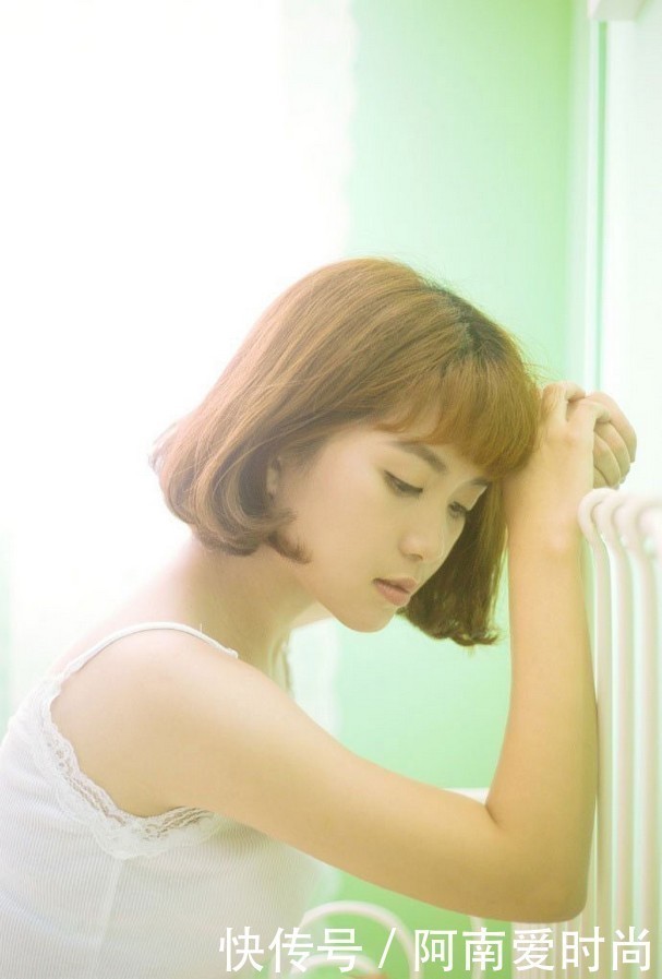 清纯|摄影写真清纯甜美短发美女,户外吊带衫写真