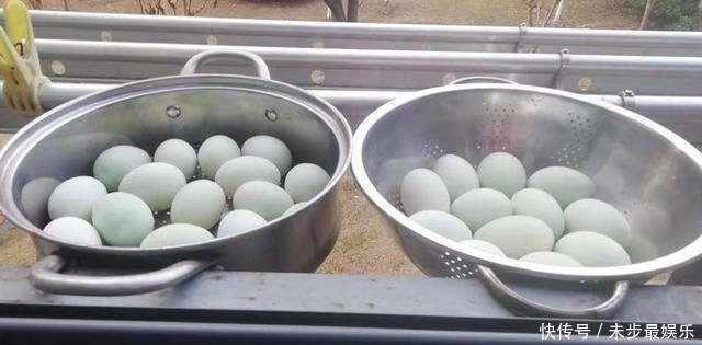  好吃|腌鸭蛋时,别只加盐了!多加这2味,个个入味,起沙流油,特好吃