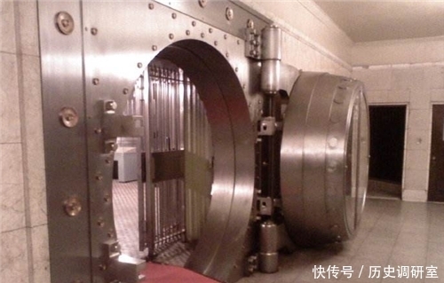  临时金库|日本天才巨骗，银行门口放假金库，一晚狂骗2千万，至今仍未落网