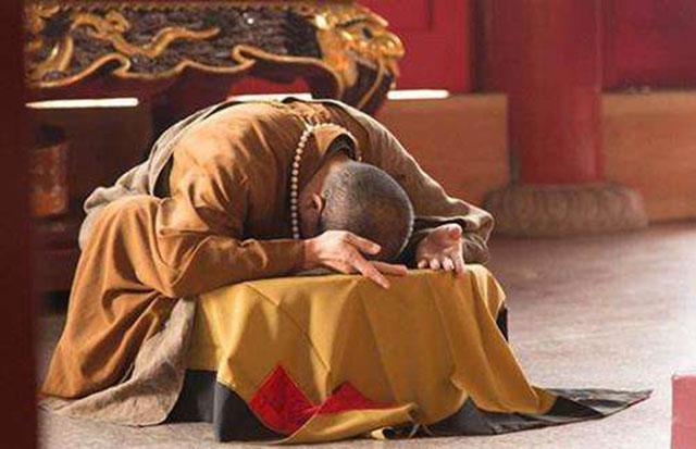  力天佑|杀人犯畏罪潜逃，拍照不露正脸，16年后成高僧，被抓时搜出70万