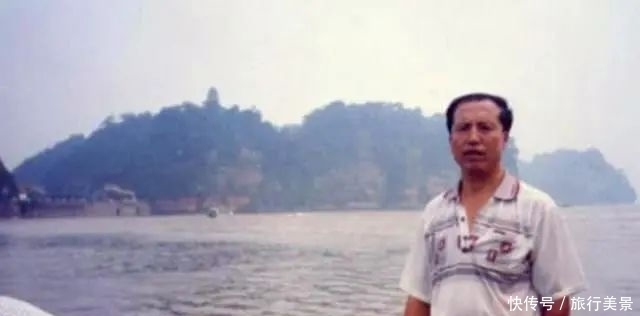 老人|老人发现睡佛获奖五千元和“荣誉市民”称号，25年后欲追回280万