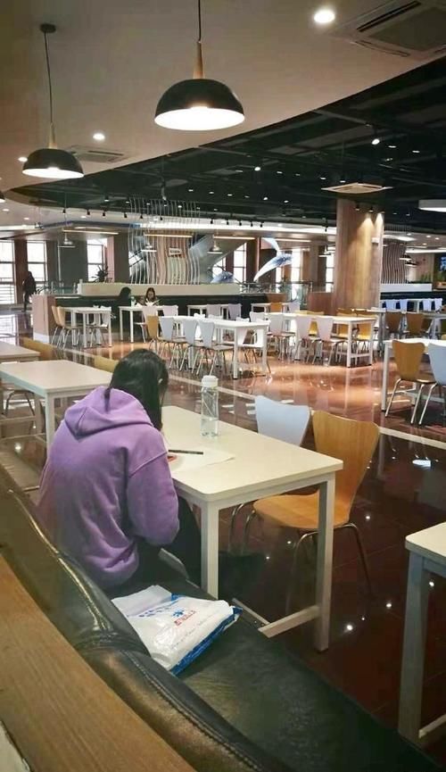 毕业|这所大学用食堂征服学生,饭菜香到哭,学生不想毕业,没吃够