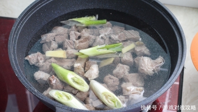  油腻|三伏天常喝这汤水，荤素搭配口感不油腻，营养丰富只长劲儿不长肉