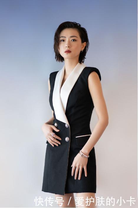 十足|万茜气质无人能及，烂大街黑白配裙装气场十足，完全不像生过娃