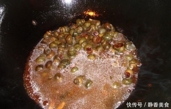 入适量|10斤田螺,闺蜜这样炒一锅,三人啤酒配螺蛳,真够味,真过瘾