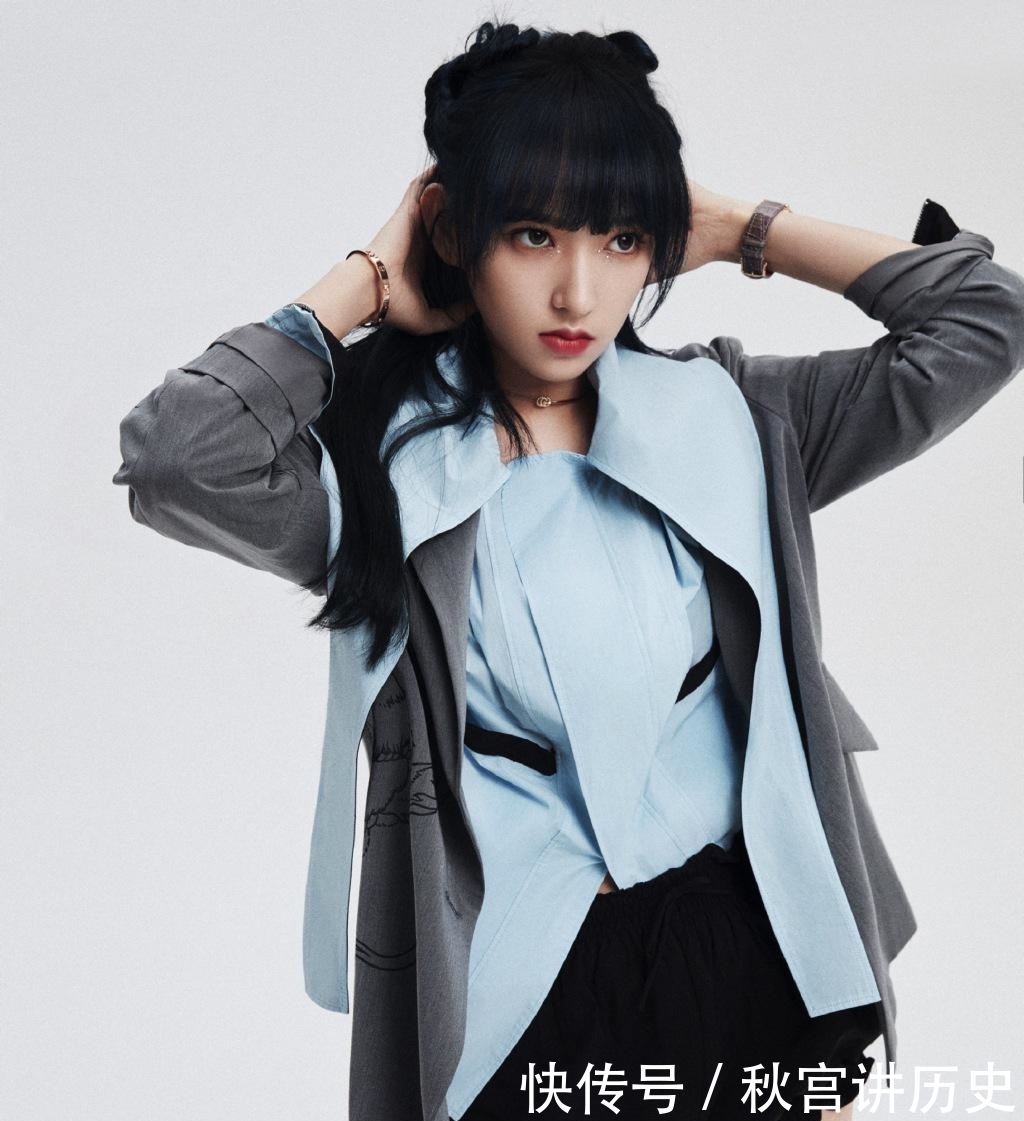 渔网|程潇曝运动写真，穿渔网背心配运动裤，活力十足散发少女感