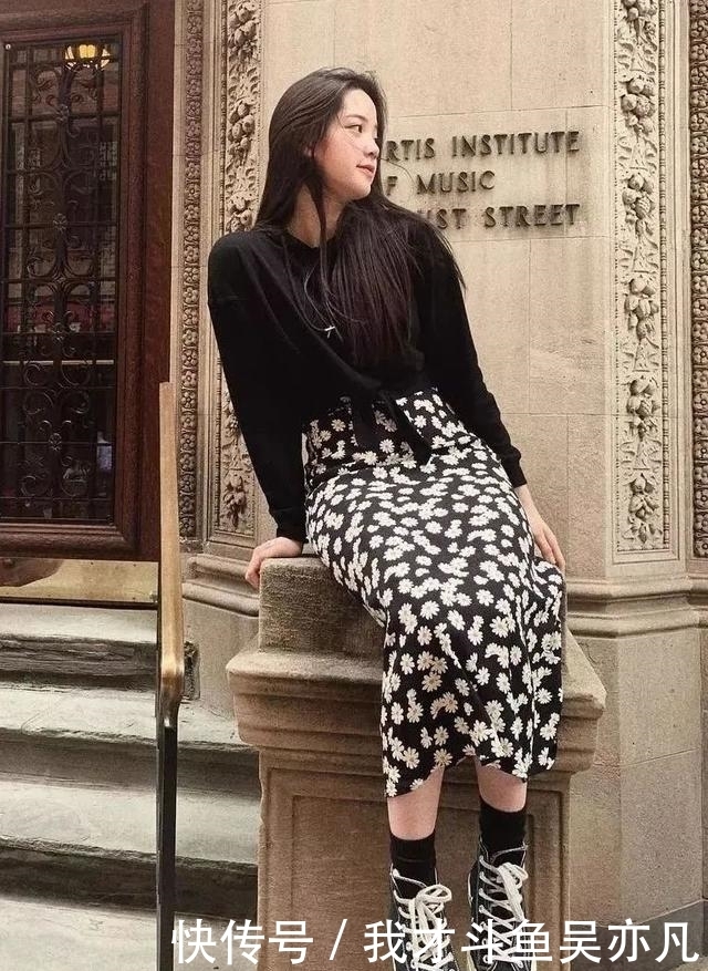 卫衣|卫衣+半裙=早秋最火混搭套路,时髦炸了