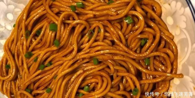 分钟|速成版葱油面,取葱一份,不蒸不炒,3分钟出锅