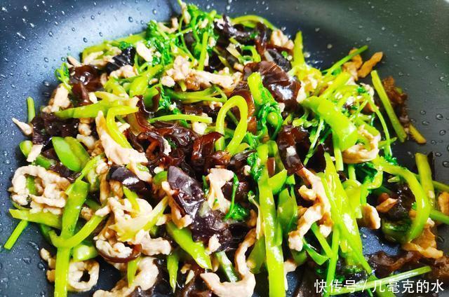 木耳|炒肉丝时,多加这3样食材,看着有食欲,香辣可口,上桌光盘