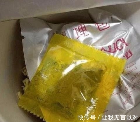 泰国|小伙在泰国旅游买了桶方便面,打开包装后感动不已