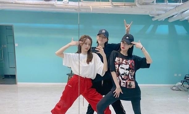 姐姐|《乘风破浪的姐姐》官宣定档,粉丝们做的爱豆宣传图太有排面了