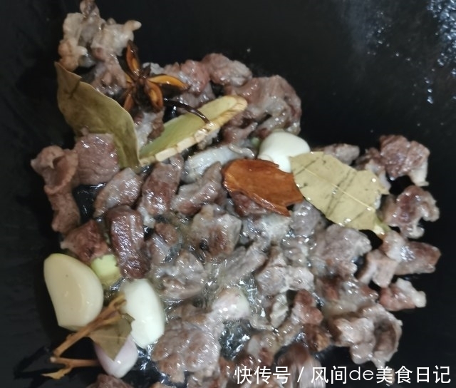  汤汁|西红柿烧牛腩，软烂入味，汤汁浓郁，太香了