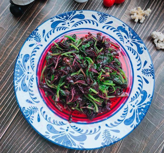  简单|蒜炒红苋菜，简单炒一炒，超好吃