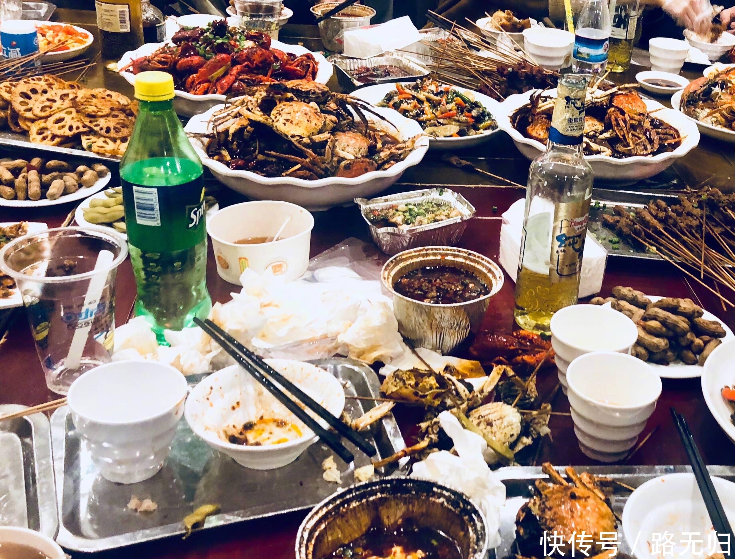 富家|奇闻:富家女孩吃烧烤包场,瞧到价格却蒙了,网友:“人傻钱多”