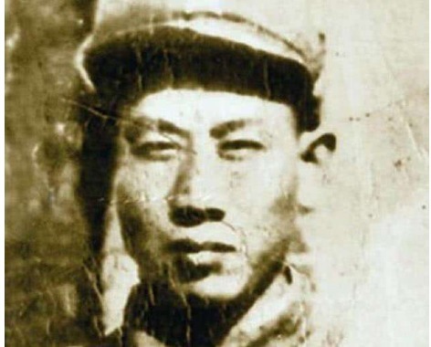 名英雄|老农身患重病，子女变卖家产发现一张奇怪的纸，随后领导过来了
