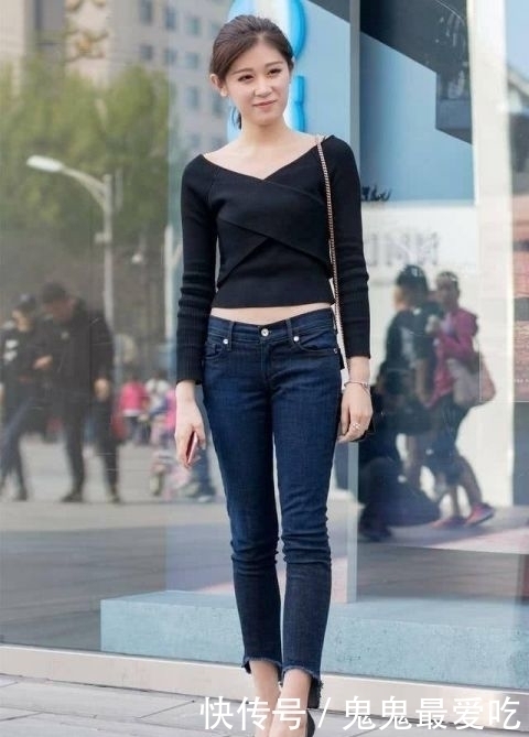 充满|充满生活气息的牛仔裤穿搭,展示出了匀称的身材比例