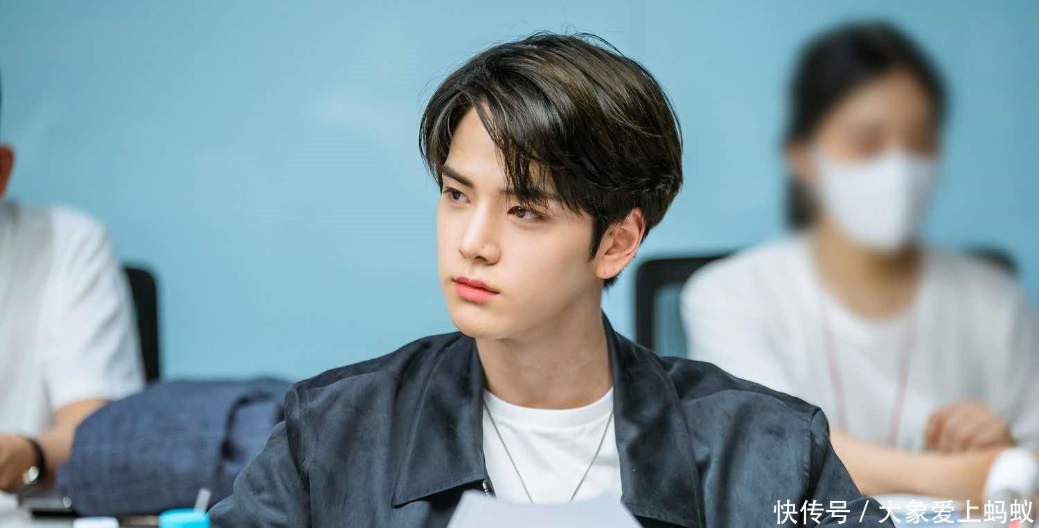  公开|《恋爱革命》剧本阅读照公开，朴志训、李鲁菲、金泳勋首同框