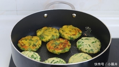 粗粮|不用早起也能吃到,粗粮发面早餐饼,加点菜叶如此煎,味道真是好