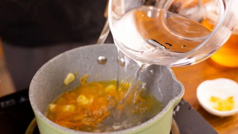 放过|只要2步就能复刻出面馆金牌酸汤，好喝到连一滴汤都不想放过！