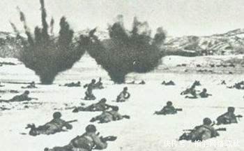 士兵|冻得僵硬的德军士兵遗体,被苏军倒插在雪中当路标