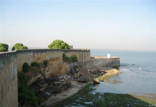  昼夜|一个独霸监狱的囚犯，需5名狱警昼夜看守，唯一心愿不是重获自由