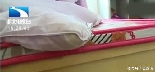  情侣|床下有人……情侣房中遭遇惊魂一刻，居然从床下抓出一“君子”