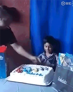 搞笑|搞笑GIF：我想知道这个是怎么开上去的？