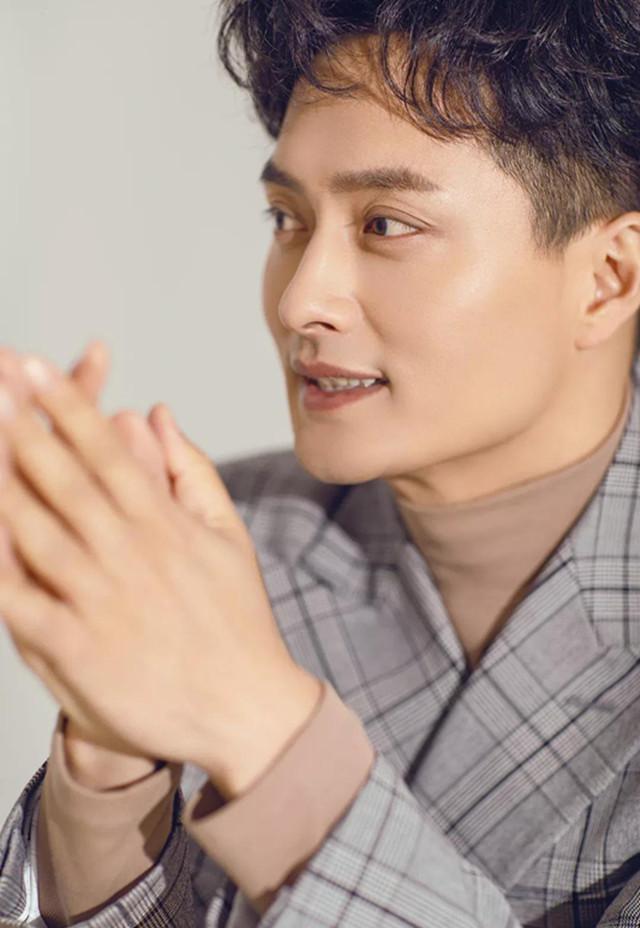 分道扬镳|星光大道亚军云飞爆红后和妻子分道扬镳,如今过得怎样