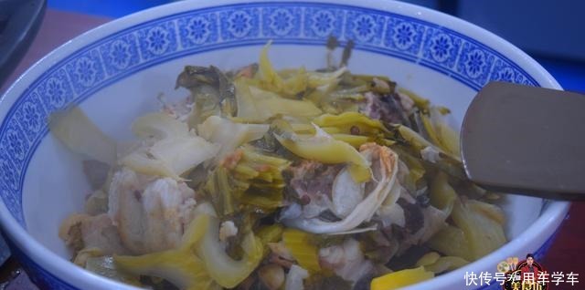 详细|酸菜鱼讲解最详细的家庭做法，汤白肉嫩做法讲究，一大盘不够吃