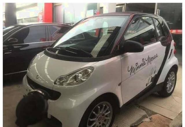 说成|买辆奔驰送给老婆当礼物,炫耀一圈回来说是辆拖拉机