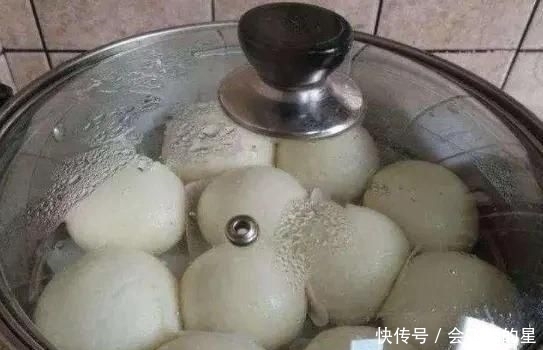 天热|天热后,蒸馒头发面,多放2种料,发得又快又好,馒头也柔软香甜