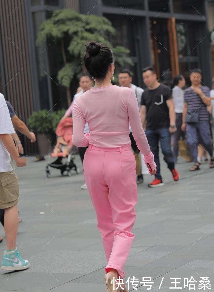 小姐姐|短裤已成过去式,气质女生的秋季长裤穿搭,休闲大方又好看