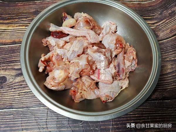 香味|天热下厨,午餐就炖这一道菜,粗粮鸡肉皆有,鲜香味美,开胃下饭