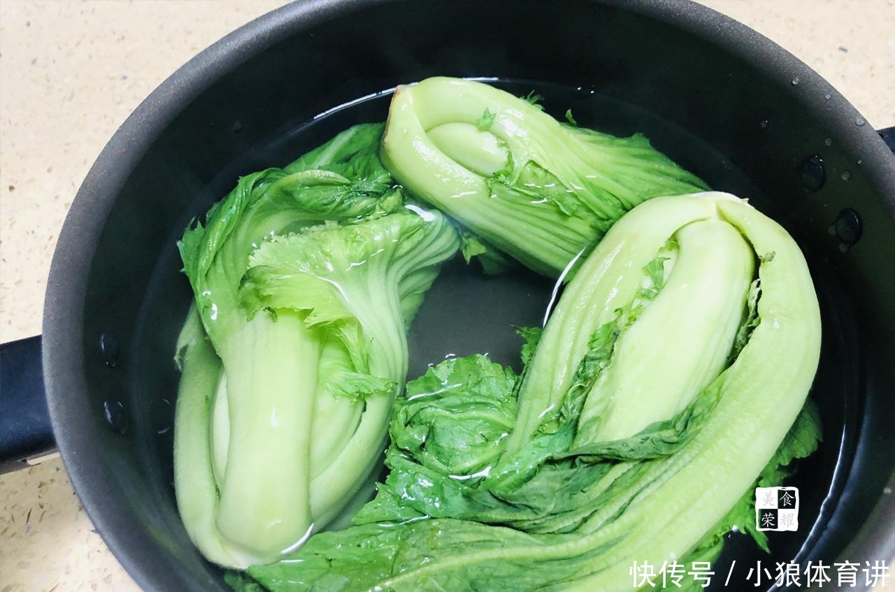 自制|在家自制咸酸菜，酸脆可口，做法简单易上手，趁秋天干燥多做一些