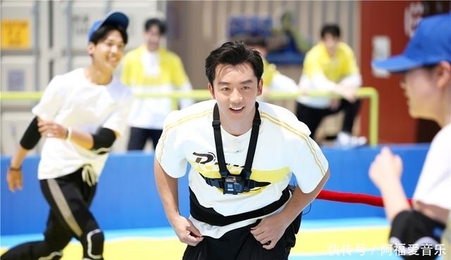 撕名牌|「奔跑吧」迎来第100期,“00前”对决“00后”展开世纪争锋