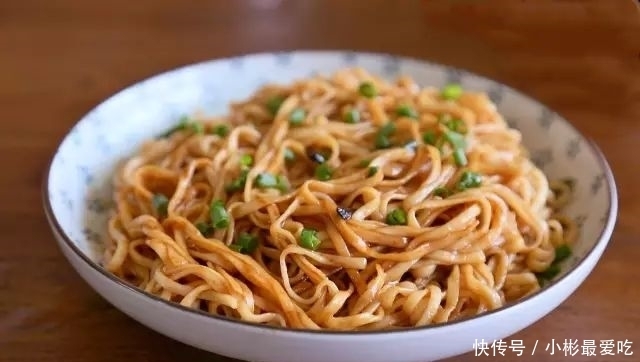 黄磊|边拌边流口水的葱油面,黄磊和汪涵做法不一样,谁的更正宗
