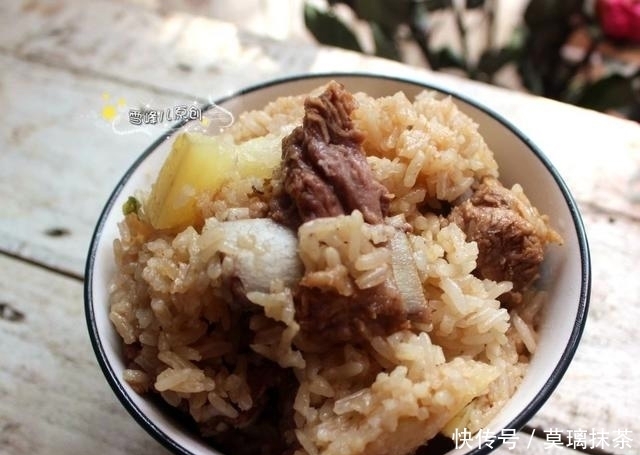 米饭|排骨别再炖了!这样做1锅排骨软烂米饭喷香,上桌吃精光,太香了