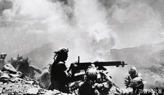 机枪|副班长用机枪打飞机，违反了部队纪律，彭总得知后大喜：官升三级