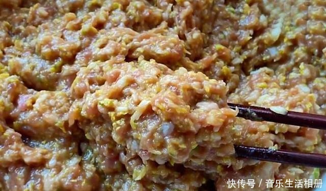 保证|调猪肉白菜馅料,牢记3放2不放,保证馅料鲜美多汁,好吃更入味