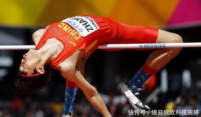  跳高|跳高名将“再就业”成外卖员，雨天狼狈蹲路边，网友：铁心做网红
