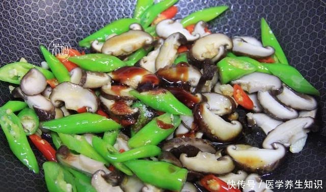 入秋|入秋后,我家常吃的一道菜,10分钟搞定,好吃到连汤汁都不剩