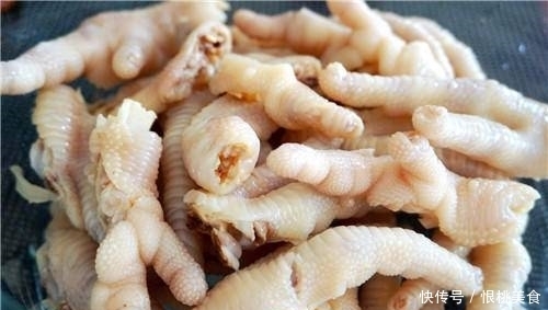 蒜香鸡爪|此零食,追剧党必吃,碗里一拌,拿起就啃,手残党的福利!