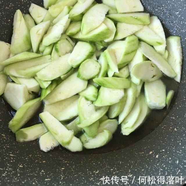 好喝|鲍鱼鸽肉丝瓜汤，营养丰富，鲜美好喝