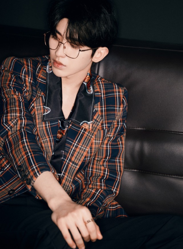  意外|蔡徐坤节目中意外脱妆，真实容颜状态曝光，这还算啥“神颜”？