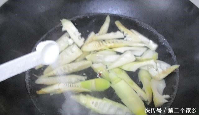 食材|用这三样食材炖汤,鲜得没话说了,浓香醇厚,增强体质对身体好