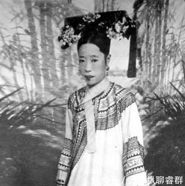 女人|清朝皇帝光绪和溥仪的女人哪个更美一些?看完你就知道了
