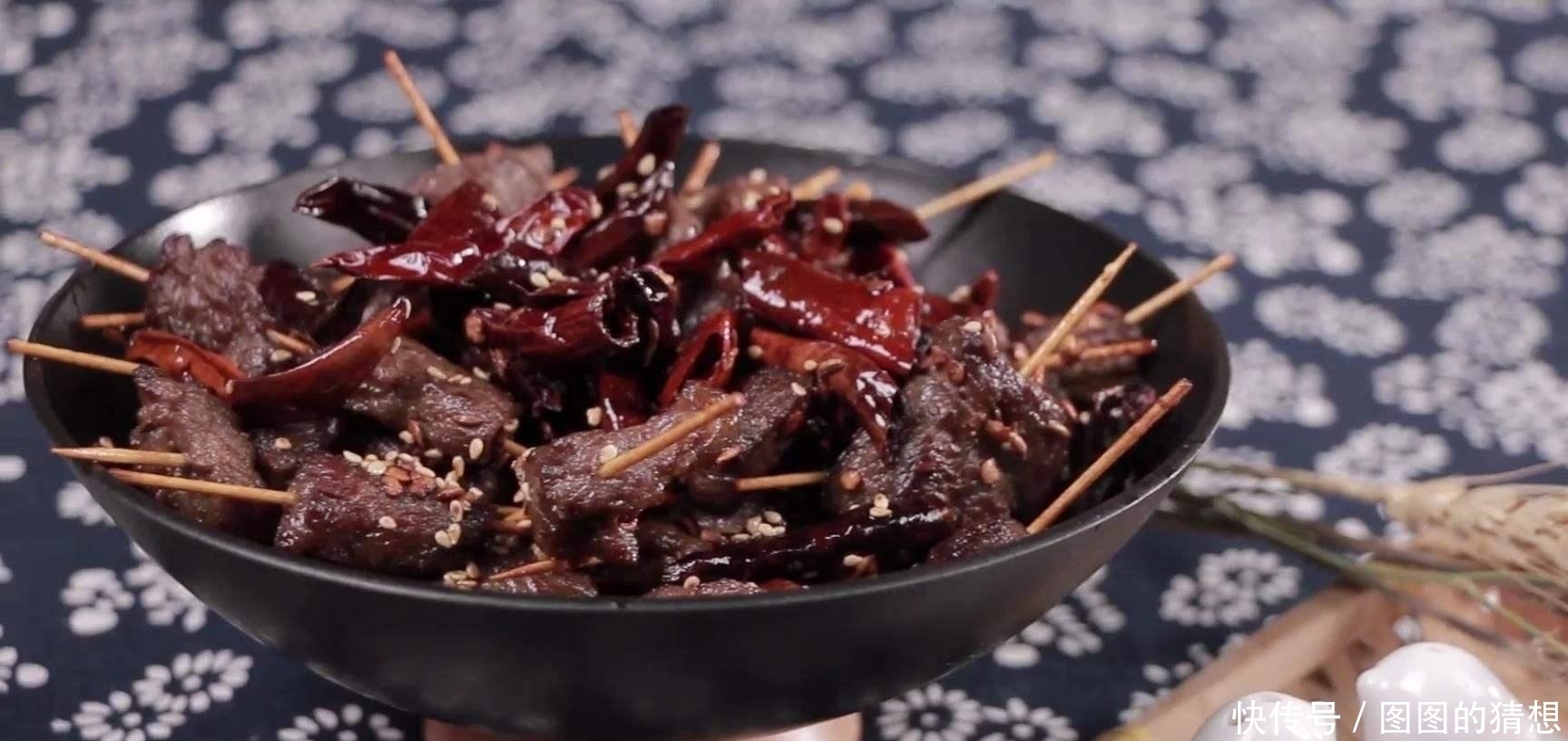 牛肉|“假牛肉”是怎么做成的?看完原材料后:再也不买便宜牛肉了!