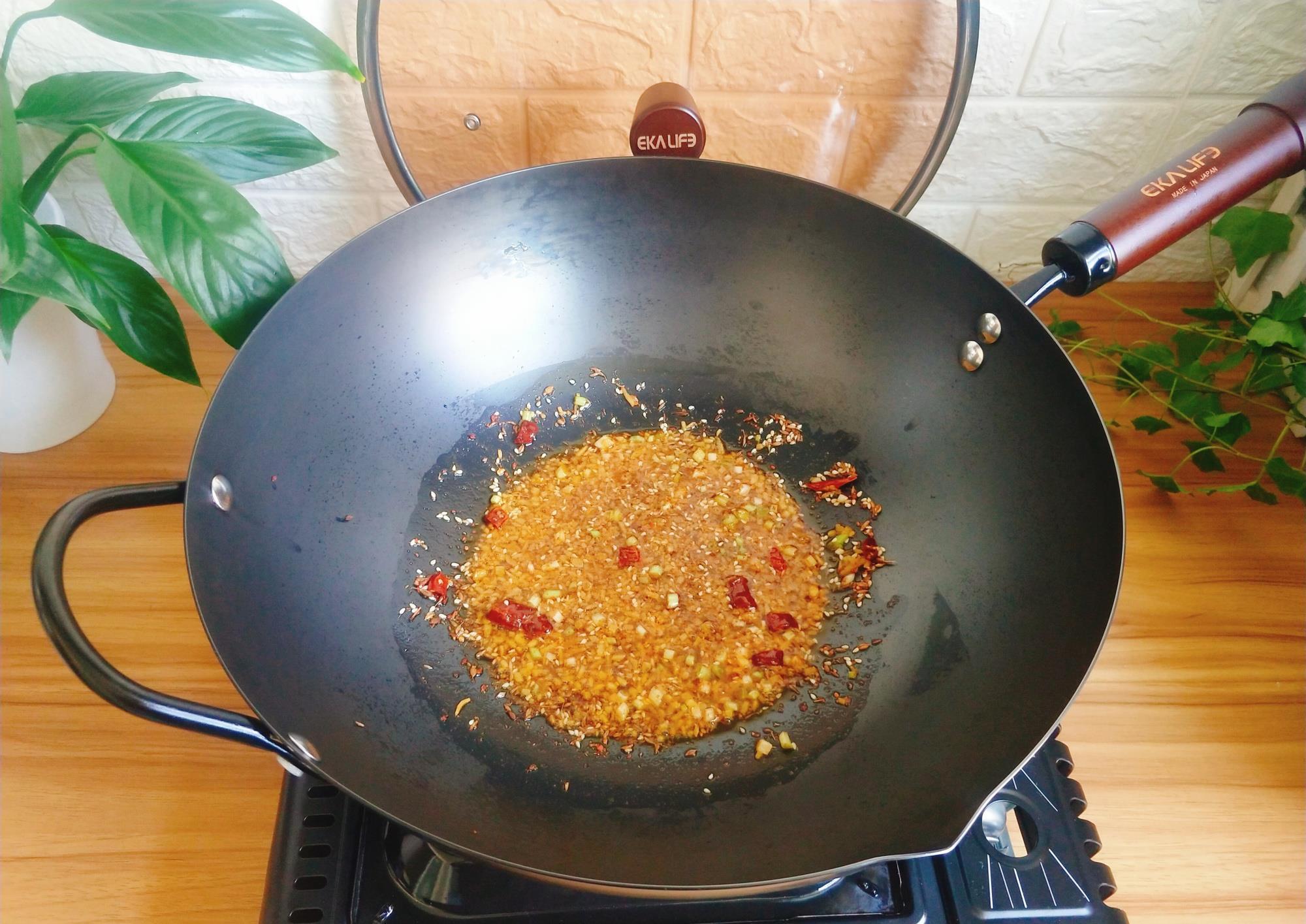 美味|鸡腿肉新吃法,外焦里嫩香辣过瘾,比烧烤还美味,配上啤酒真爽!